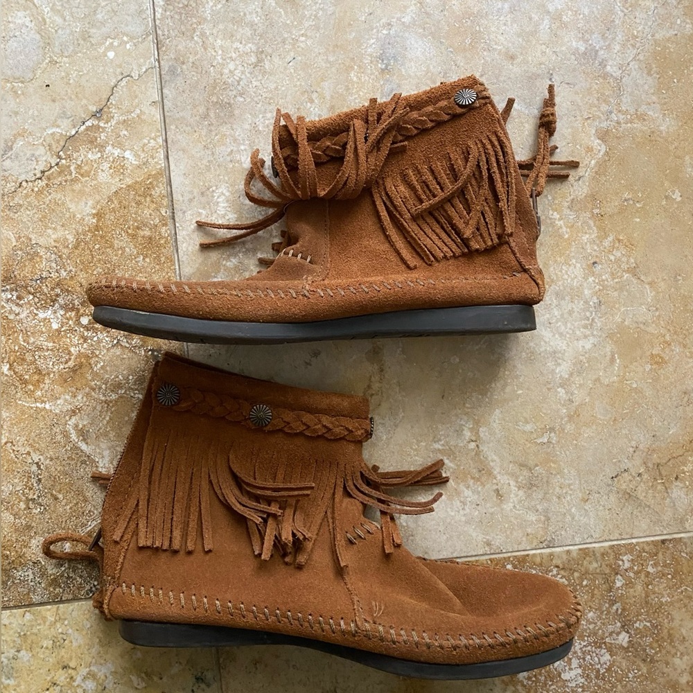 Minnetonka leather suede low fringe ankle zip boots brown burnt orange w…